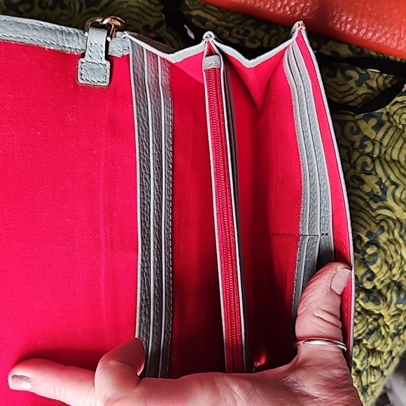 Dooney&Bourke Becca crossbody - Picture 4 of 8